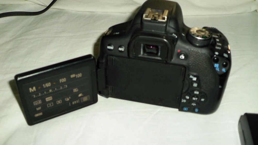 Фотоапарат Canon EOS 750D 24 MP FullHD Wi-Fi и оригинални обективи