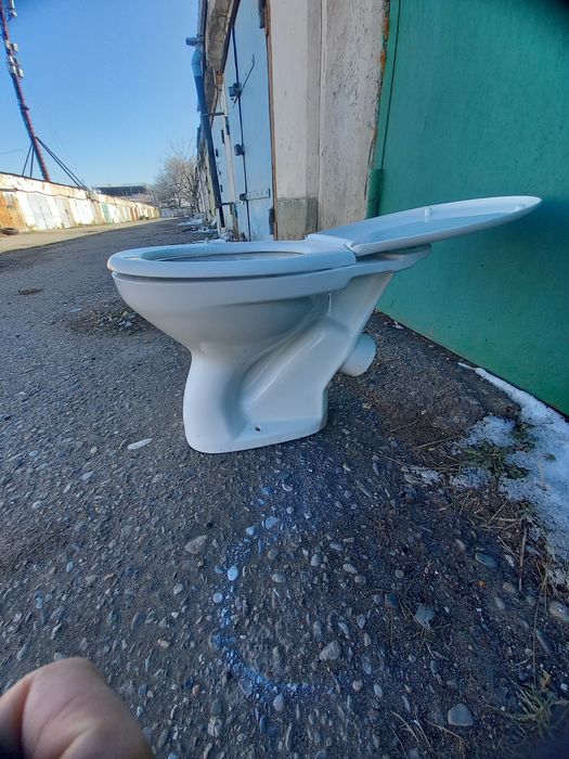 Продается унитаз.