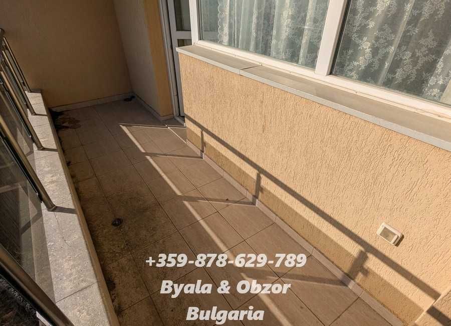 Просторен двустаен апартамент с камина