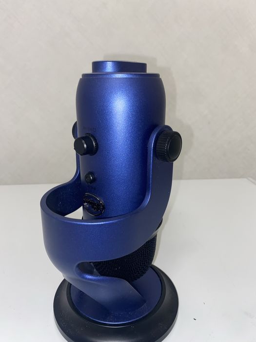 Продам микрофон Blue Yeti синий