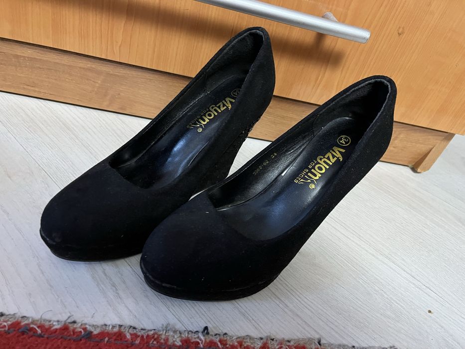 Продам в отличном состояние, новые.