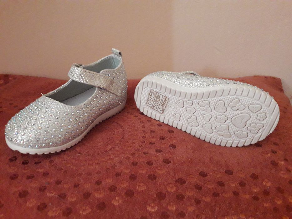 Balerini/pantofiori Maiqi de botez cu pietricele mas. 21