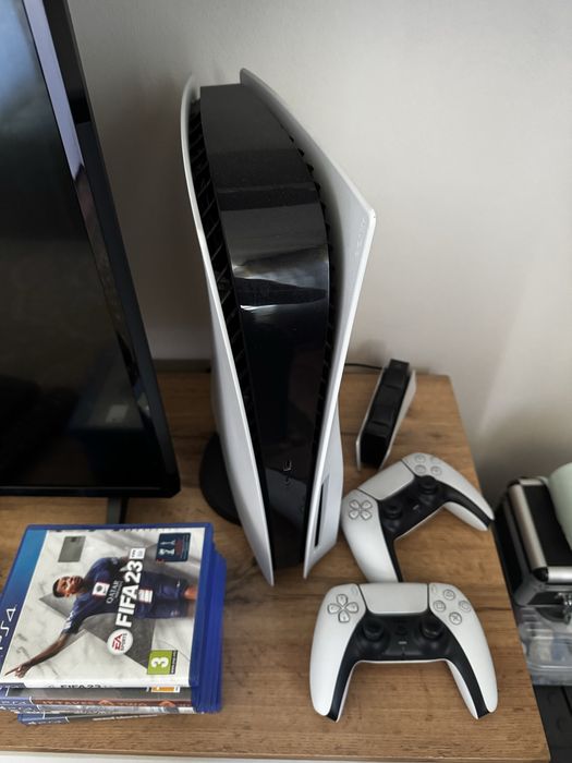 Срочно продам Playstation 5 / PS5