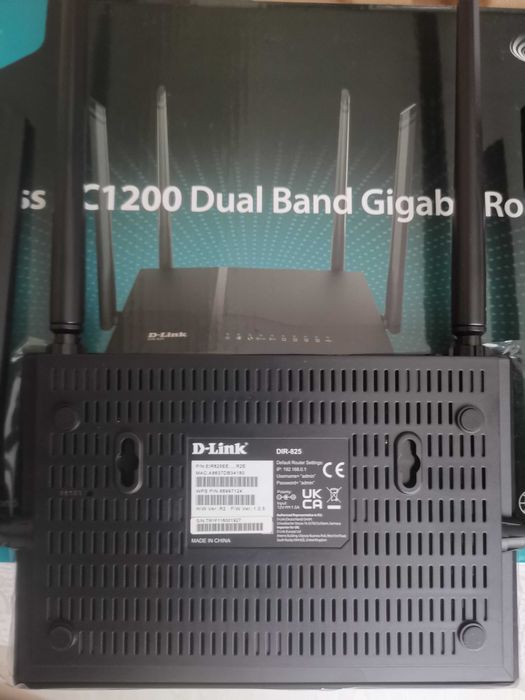 НОВ D-Link DIR-825 Безжичен Двубандов SimLTE USB AC-1200 Gigabit Рутер