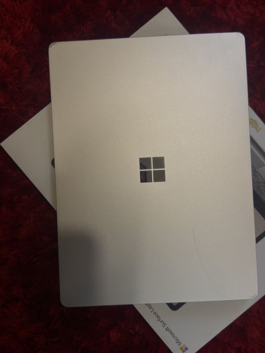 Microsoft Surface Laptop Go – Intel Core i5 / 4 GB RAM / Touchscreen