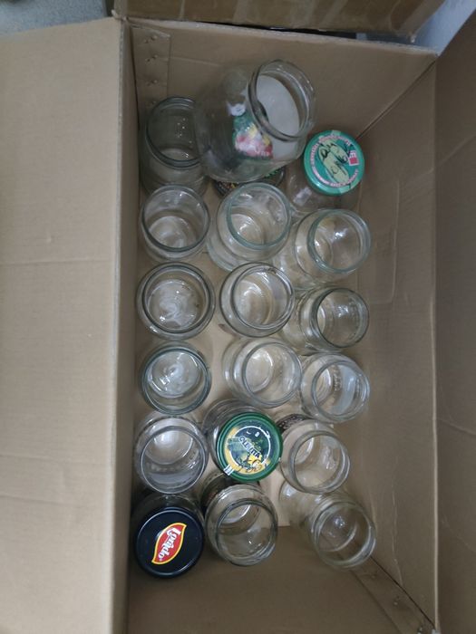 продам 4 коробки банок