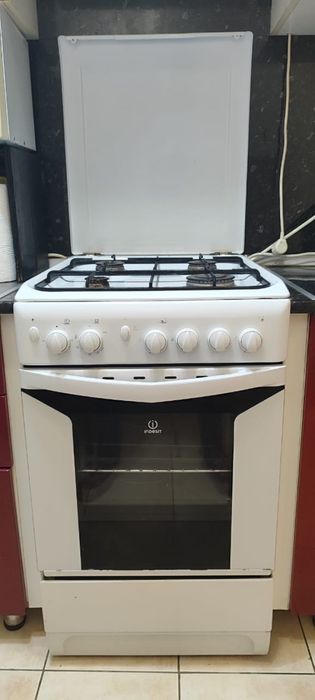 Продам газовую плиту Indesit