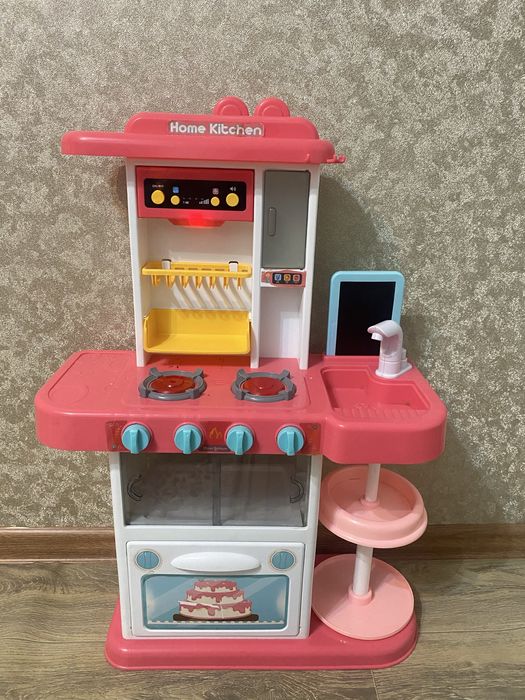 Игрушка кухня.
