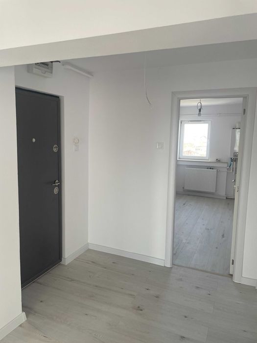 Apartament 4 camere cu vedere spre Catedrala Reintregirii-Cetate, Alba Iulia. Bloc reabilitat termic, et. 6/8, renovat complet, nemobilat.