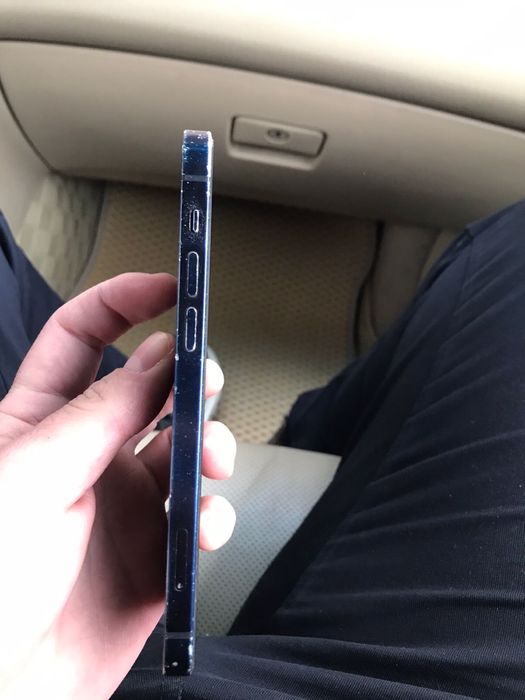 Айфон 12 сатылады