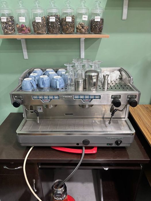 Koffemashinka sotiladi