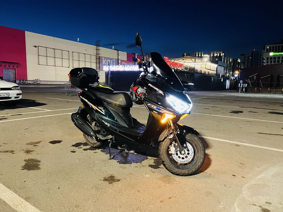 Продам скутер лия макси