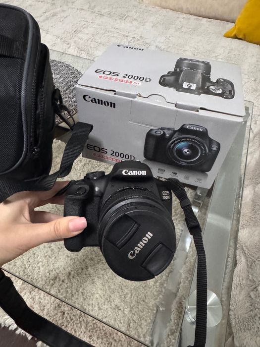 Aparat foto DSLR Canon EOS 2000D,24.1 MP+card de memorie 128GB si husa