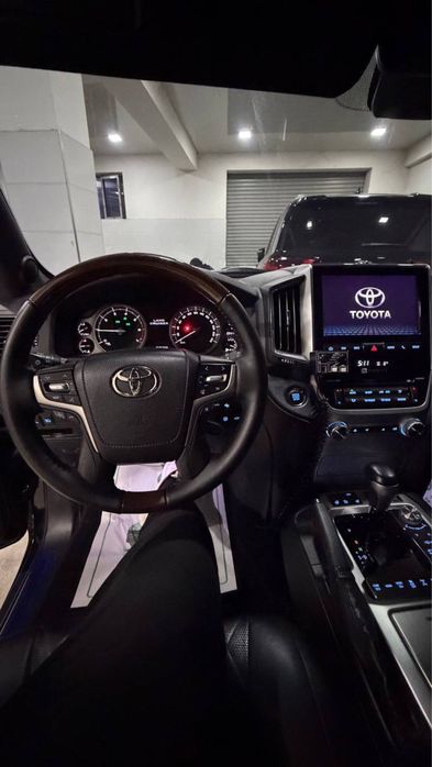Toyota land crusier 200