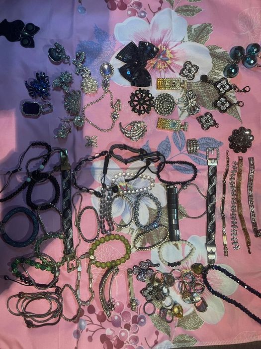 Продам браслеты кольца бусы