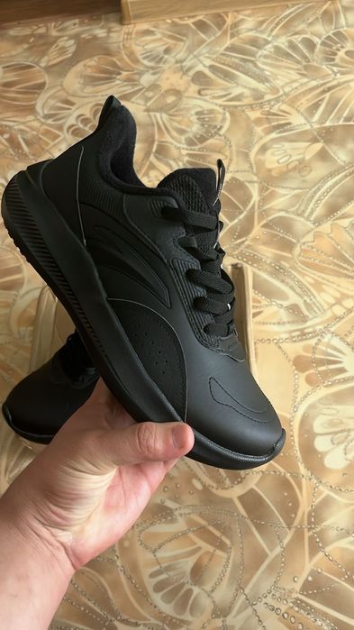 Продам оригинал Кроссы Анта 15.000