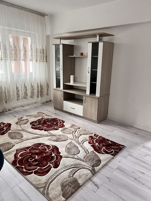 Apartament cu 3 camere de inchiriat