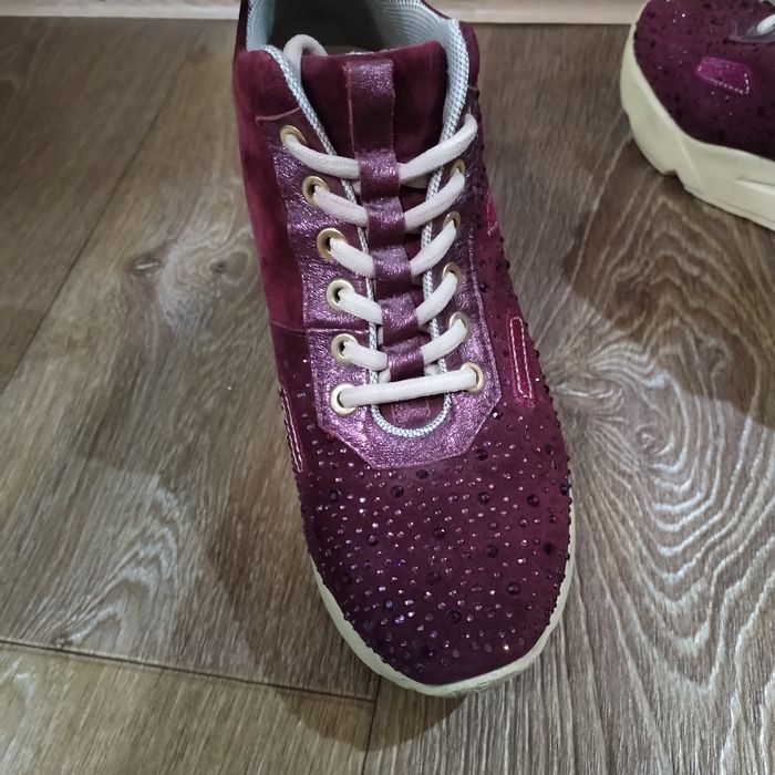 Кроссовки замшевые