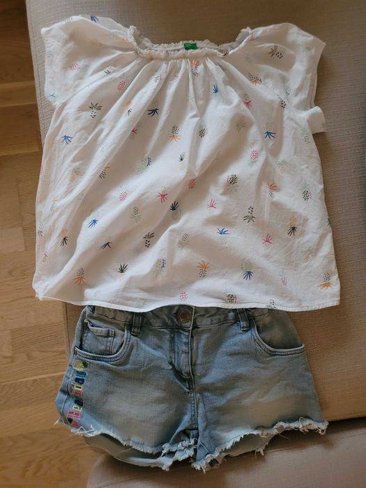 Блуза и къси дънкови панталони