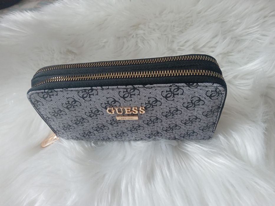 Guess портфейл малка и голяма