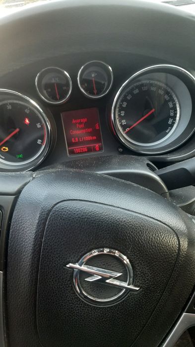 Opel insignia masini