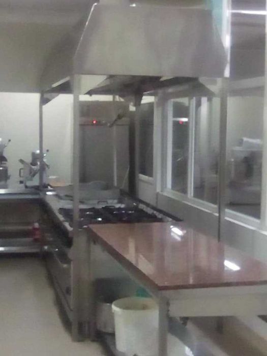 Vând hala de producție si spațiu comercial