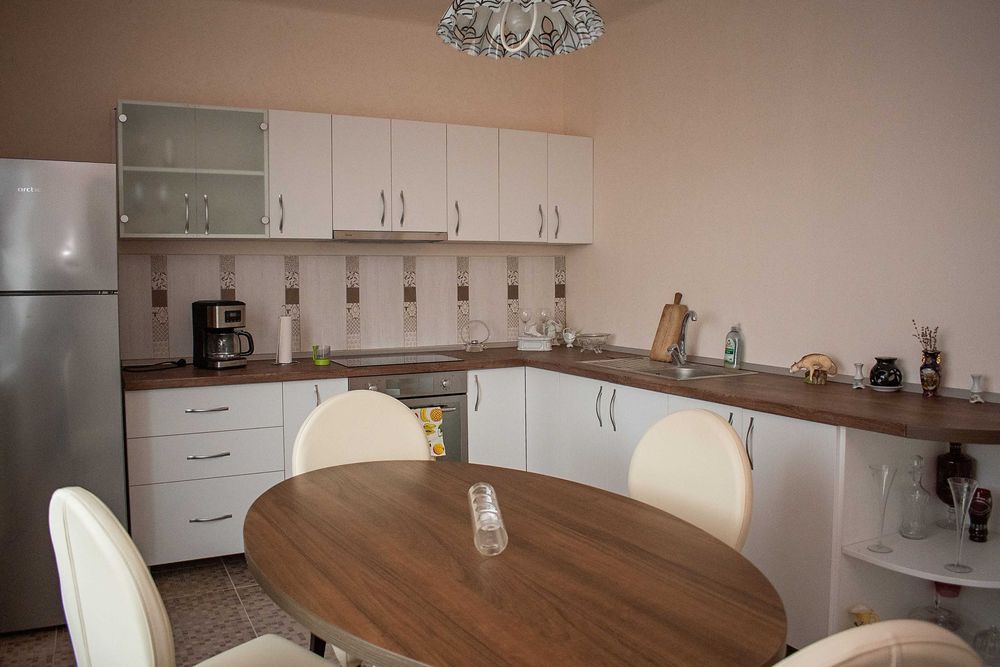 Vand casa cu 6 camere si teren in Buzias