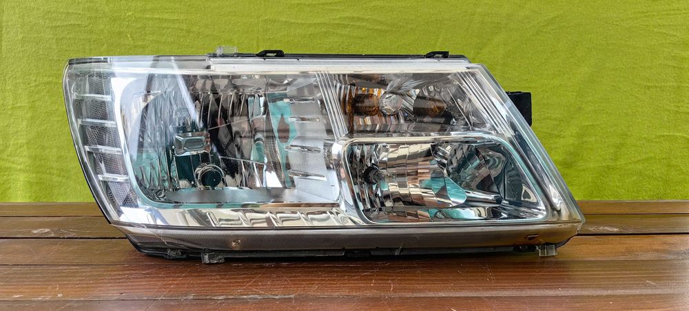 Фар за Fiat Freemont Dodge Jorney / Фиат Фримонт Додж Джърни