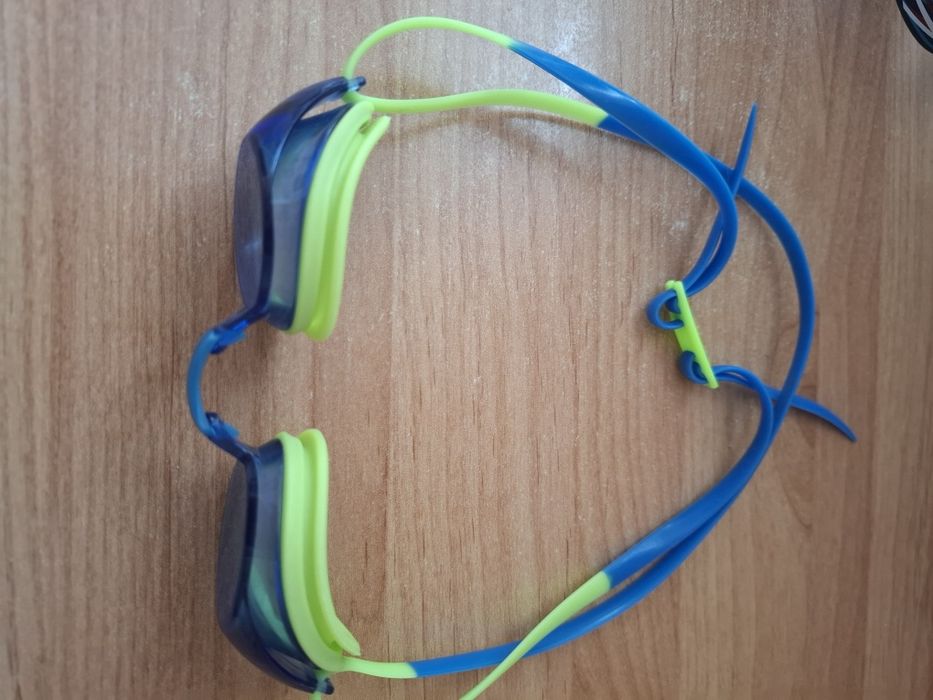 Детски плувни очила различни модели.