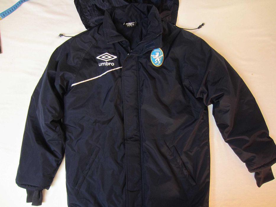 Geaca iarna Umbro,masura S-M,groasa, poliester, gluga, stare f.buna