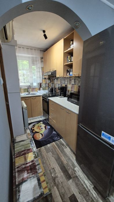Garsonieră tip studio compartimentată în 2 camere de închiriat zona Iancului