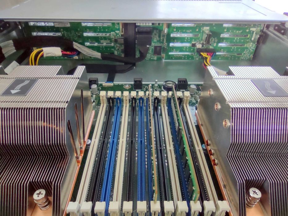 CTO: Сървър Cisco UCS C240 M4S2 16*SFF 1*E5-2620v3 6c 2.4-3.2GHz 16GB