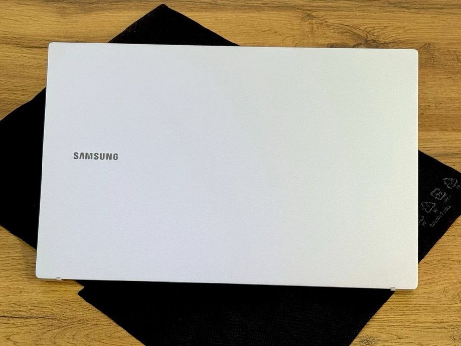 SAMSUNG gAlAxY BOOK NP754XFG exclusive modellardan BIRI