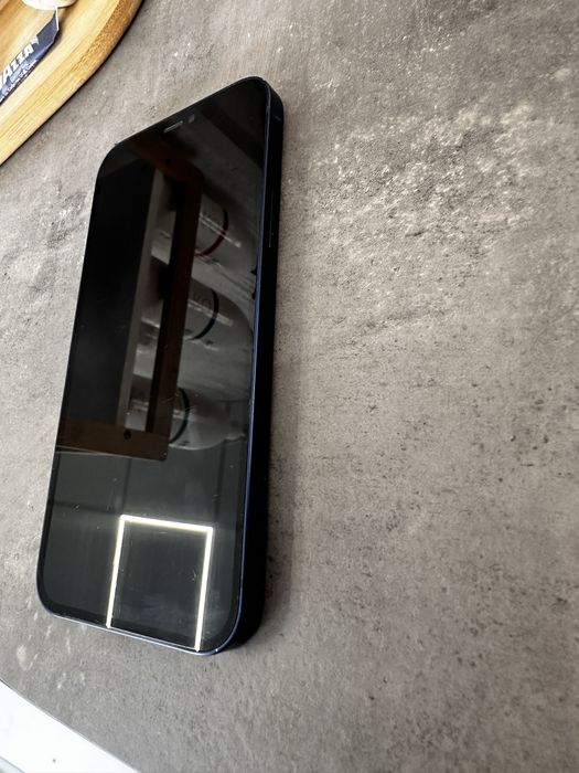 Унинален phone 12