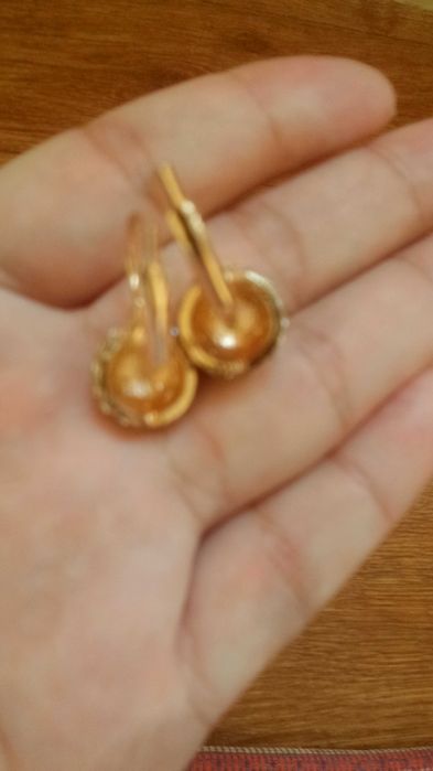 Новые серьги блестящие.