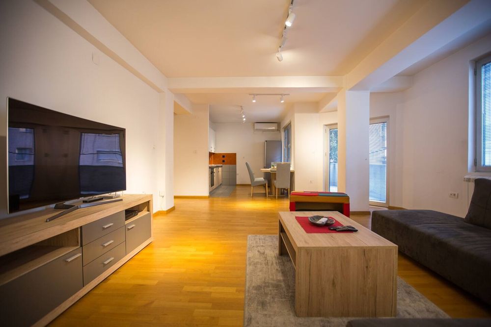 Дава се под наем Тристаен апартамент в София, Младост 1 - 110 кв.м за 612 € - Снимка #2