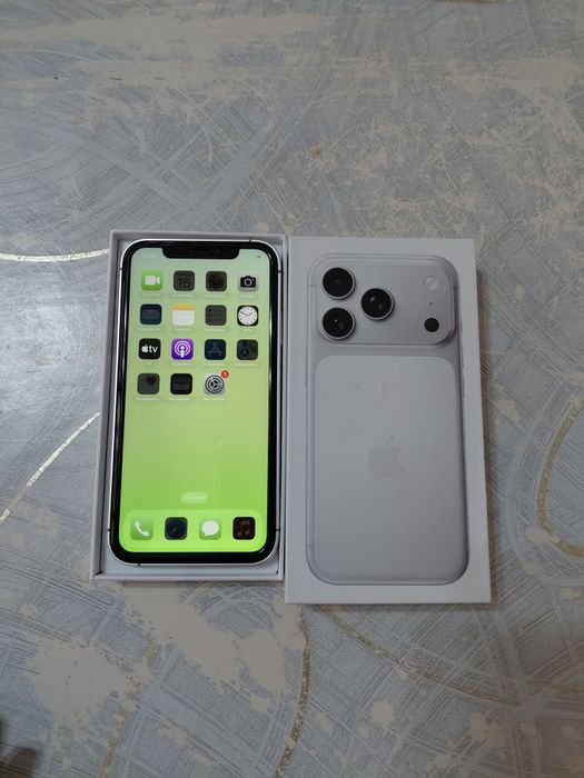 Продается Айфон телефон