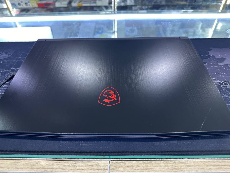 Msi GF63 Black
Intel core i5-10500H
DDR4 8gb
SSD 256 gb 
Nvidia GeForc