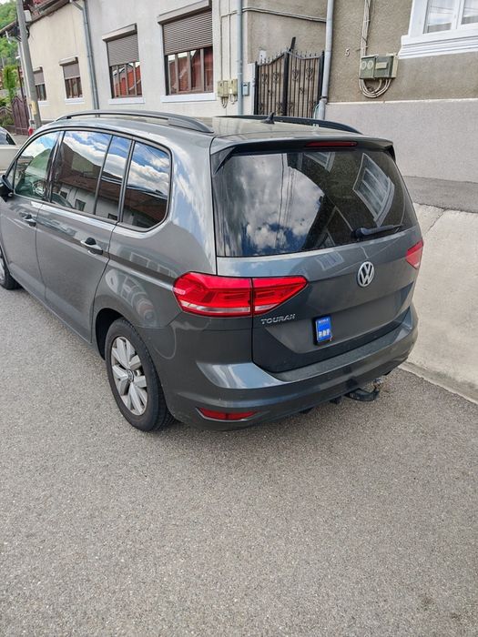 Vând Volkswagen Touran