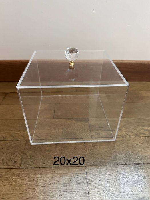 Кутии от Plexiglass