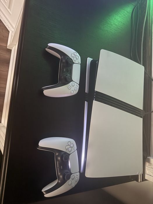 Ps5 pro 2TB + 2 manete originale si cabluri usbc-