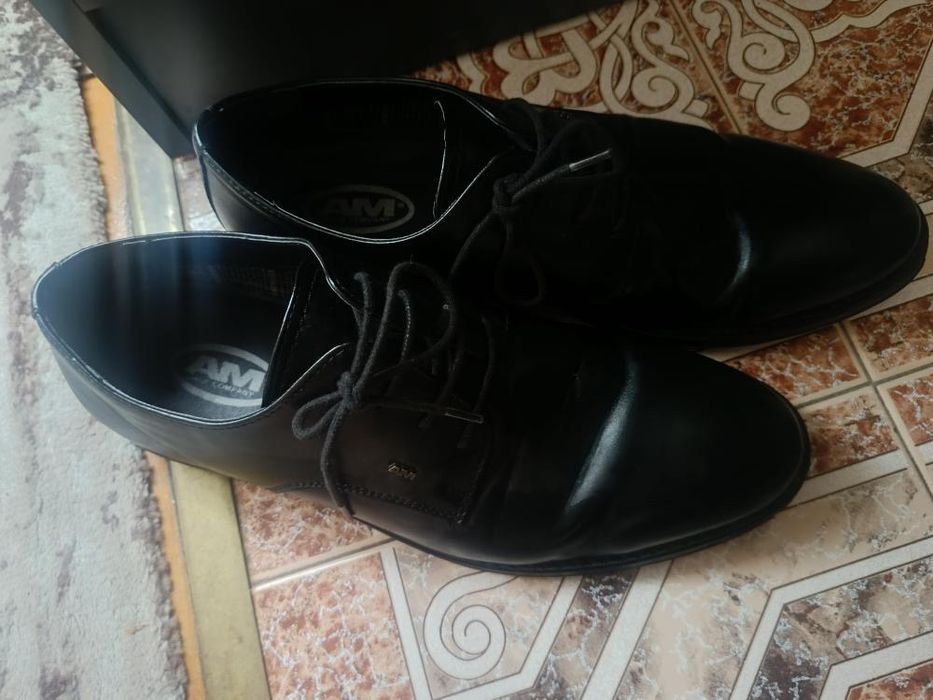 Чисто нови официални обувки 43 номер