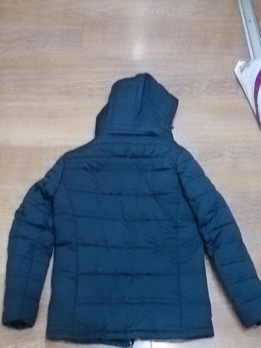 Продам детскую куртку б/у