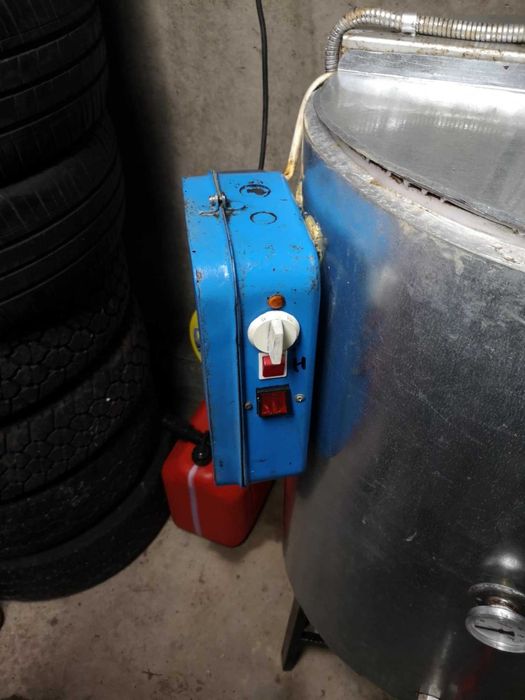 Пчеларска машина за инвентиран сироп