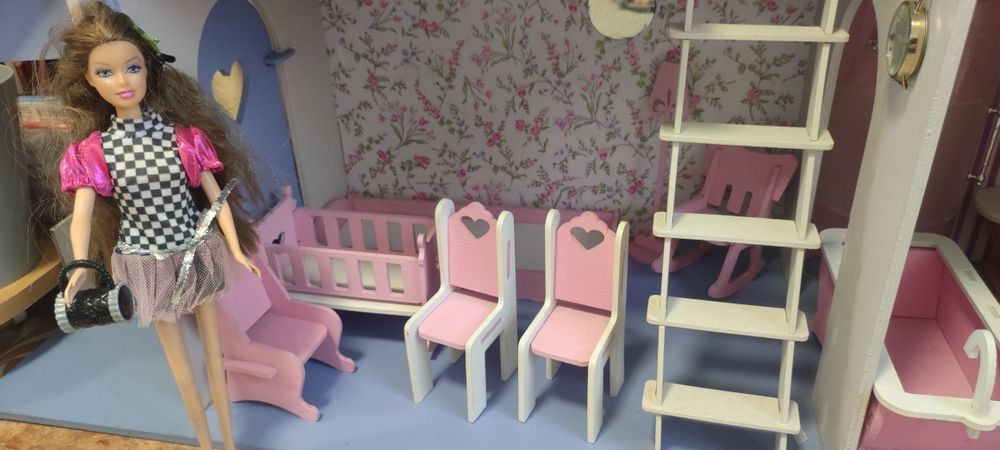 Продам кукольный дом для Барби