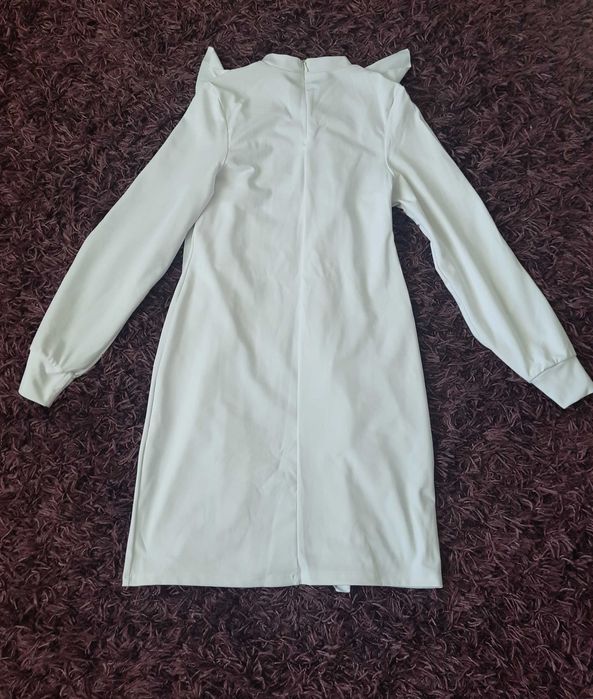 Дамска бяла рокля с колан