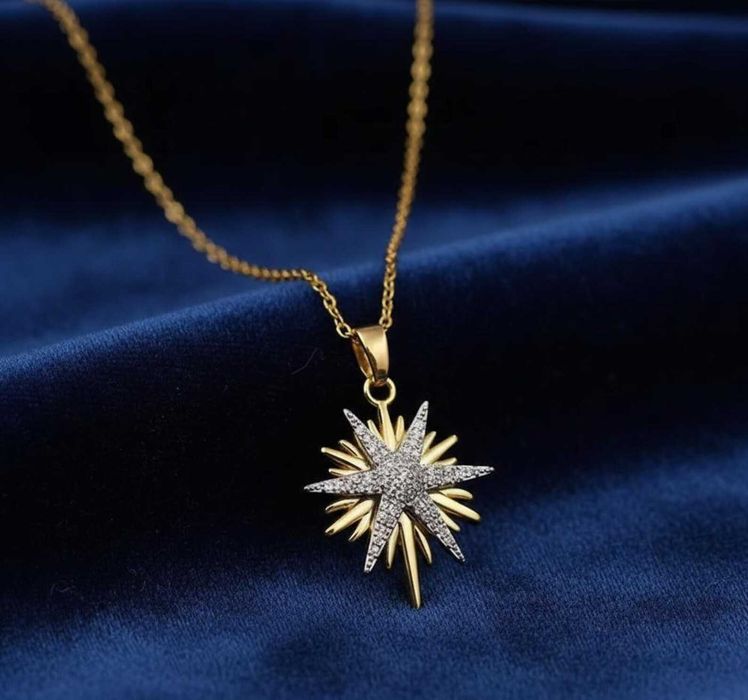 Елегантен комплект от обеци и колие със звезди