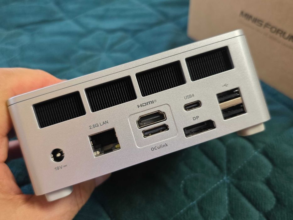 Mini PC UM880 Plus, Ryzen 7 8845HS, Radeon 780M 32GB DDR5, 1TB SSD