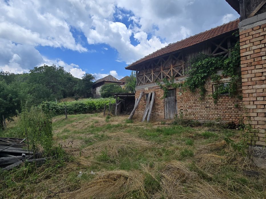 Teren  casă  si anexe