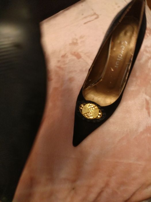 Продаются, женские туфли выходные, атласные на шпильке!
